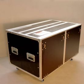 Flight case touring composite + structure alu + antichoc, Double 12U, roulettes, format pallette Flight case touring composite + structure alu + antichoc, Double 12U, roulettes, format pallette