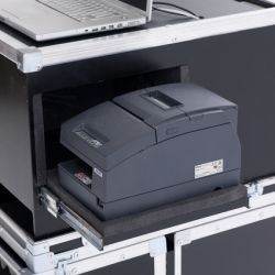 En rappel le laptop reste intégré au fly via velcro Vue plateau coulissant (imprimante) En rappel le laptop reste intégré au fly via velcro Vue plateau coulissant (imprimante)