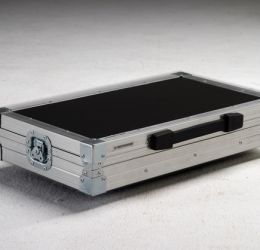 Valise flightcase légère, contre plaqué 7mm teint Diverses teintes disponibles Valise flightcase légère, contre plaqué 7mm teint Diverses teintes disponibles