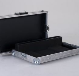 Valise flightcase, contre plaqué 10mm peint Vue intérieur mousse 5mm Valise flightcase, contre plaqué 10mm peint Vue intérieur mousse 5mm