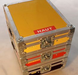 Valise flightcase légère, Empilable avec plateau roulant en option + sangle arrimage Valise flightcase légère, Empilable avec plateau roulant en option + sangle arrimage