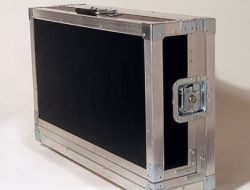 Valise pedalboard, contre plaqué bouleau brut, finition peinture relief type sono. Pour 4 pédales et transfo ACDC 4 x9 volts sous 2A Valise pedalboard, contre plaqué bouleau brut, finition peinture relief type sono. Pour 4 pédales et transfo ACDC 4 x9 volts sous 2A