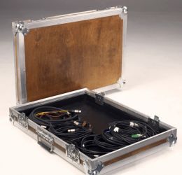 ValiFlightcase type valise encontre plaqué bouleau brut teintse flightcase, contre plaqué 10mm teint Diverses teintes disponibles ValiFlightcase type valise encontre plaqué bouleau brut teintse flightcase, contre plaqué 10mm teint Diverses teintes disponibles