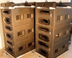 Plus économique mais plus lourd, le plateau, ici pour 3 x CD 12 nexo + bumpers Plus économique mais plus lourd, le plateau, ici pour 3 x CD 12 nexo + bumpers