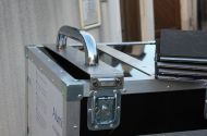 Réalisation de poignée de flight case type poubelle sur mesure à clipser au dessus Réalisation de poignée de flight case type poubelle sur mesure à clipser au dessus