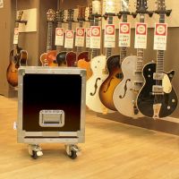 Flight case combo pour guitare fermé avec roulette 100 mm Flight case combo pour guitare fermé avec roulette 100 mm