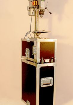 Installation de l’embase du fly Perceuse, celle ci est fixée sur l’embase fly avec des clips Installation de l’embase du fly Perceuse, celle ci est fixée sur l’embase fly avec des clips
