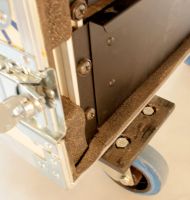 Plateau roulette pour flightcase qui aide à la fermeture des capots sans les porter Plateau roulette pour flightcase qui aide à la fermeture des capots sans les porter