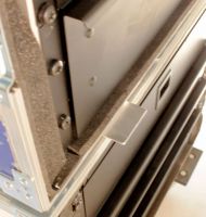 Platines pour flightcase qui aide à la fermeture des capots sans les porter Platines pour flightcase qui aide à la fermeture des capots sans les porter