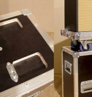 Flightcase empilable avec cuvette pour les roulettes Flightcase empilable avec cuvette pour les roulettes